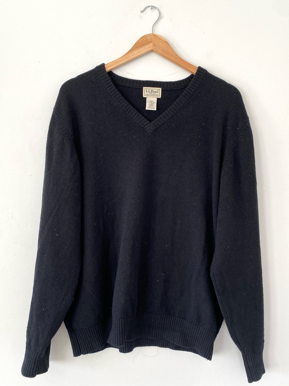 VTG L.L. Bean Men's Black Lambswool Blend V-Neck Sweater Sz L Preppy Timeless